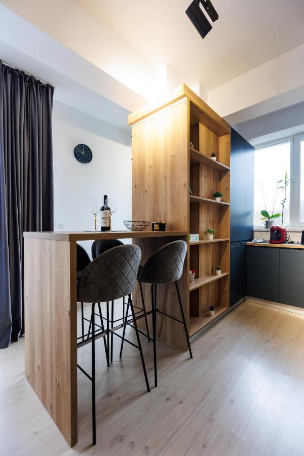 Touchdown Apartment Near Bucharest Airport โอโตเปนี ภายนอก รูปภาพ